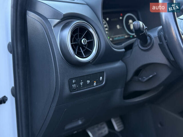 Белый Хендай Kona Electric, объемом двигателя 0 л и пробегом 80 тыс. км за 16900 $, фото 34 на Automoto.ua