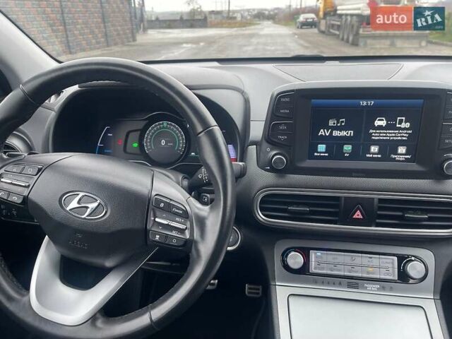 Білий Хендай Kona Electric, об'ємом двигуна 0 л та пробігом 158 тис. км за 16500 $, фото 26 на Automoto.ua