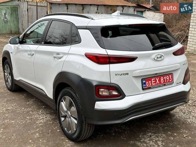 Білий Хендай Kona Electric, об'ємом двигуна 0 л та пробігом 102 тис. км за 15700 $, фото 5 на Automoto.ua
