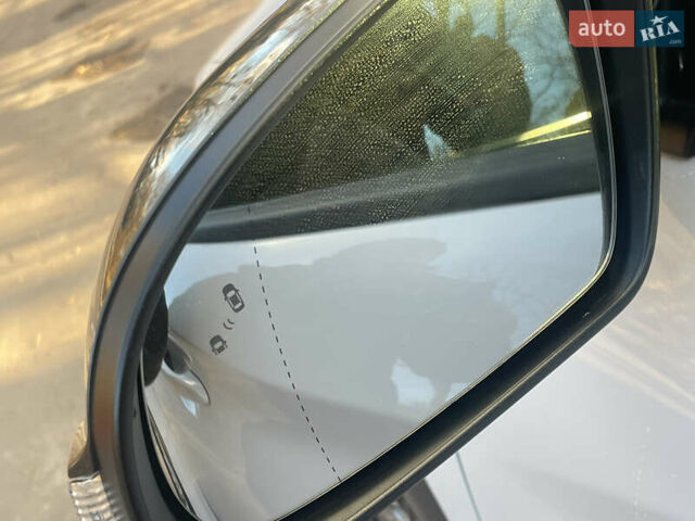 Білий Хендай Kona Electric, об'ємом двигуна 0 л та пробігом 125 тис. км за 17800 $, фото 12 на Automoto.ua