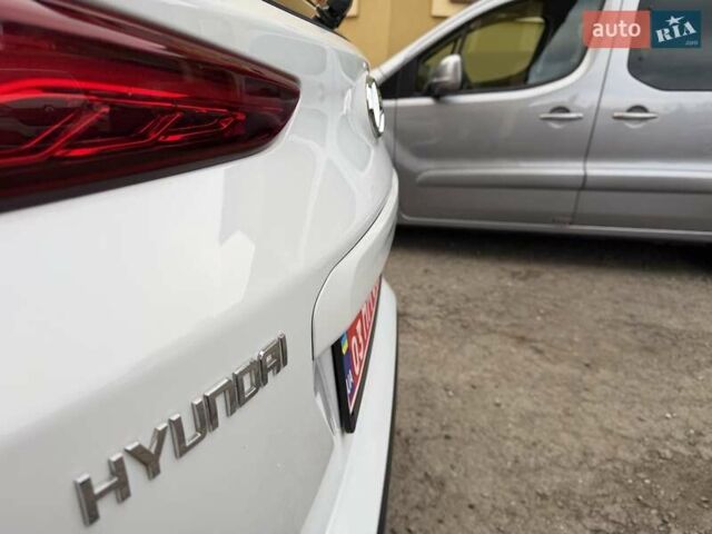 Білий Хендай Kona Electric, об'ємом двигуна 0 л та пробігом 64 тис. км за 14950 $, фото 38 на Automoto.ua