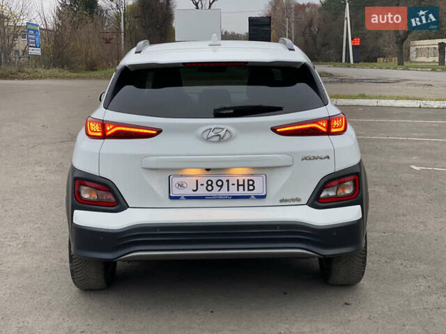 Белый Хендай Kona Electric, объемом двигателя 0 л и пробегом 166 тыс. км за 16900 $, фото 33 на Automoto.ua