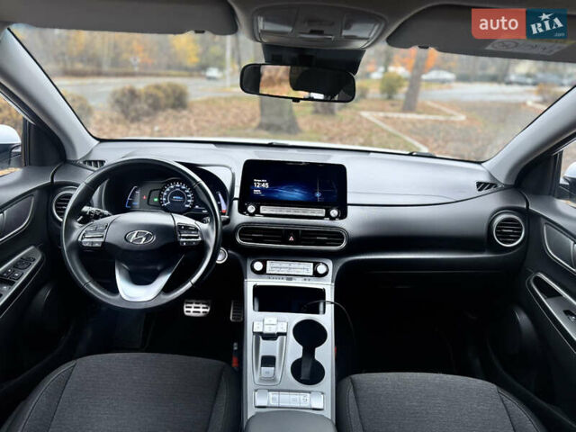 Білий Хендай Kona Electric, об'ємом двигуна 0 л та пробігом 59 тис. км за 17499 $, фото 12 на Automoto.ua