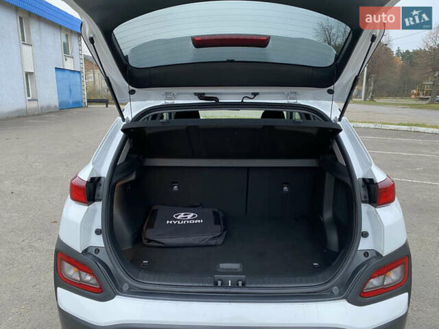 Белый Хендай Kona Electric, объемом двигателя 0 л и пробегом 166 тыс. км за 16900 $, фото 19 на Automoto.ua