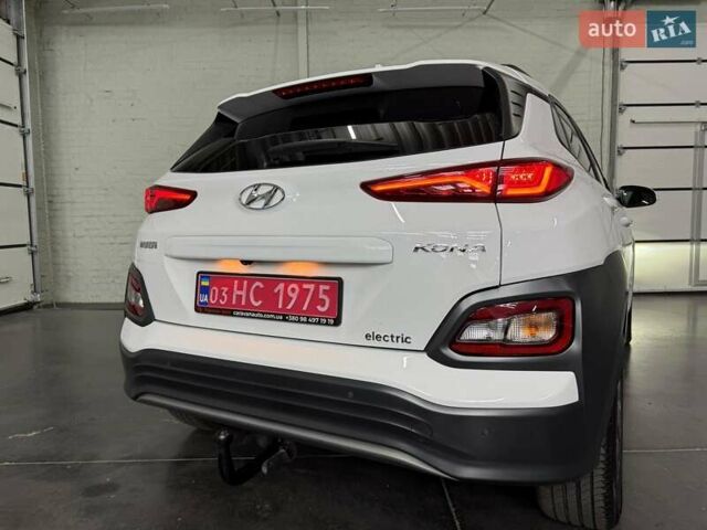 Белый Хендай Kona Electric, объемом двигателя 0 л и пробегом 92 тыс. км за 18983 $, фото 6 на Automoto.ua