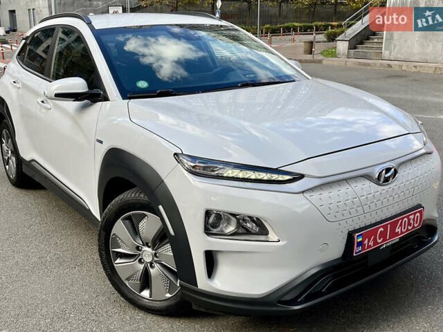 Белый Хендай Kona Electric, объемом двигателя 0 л и пробегом 115 тыс. км за 16900 $, фото 30 на Automoto.ua