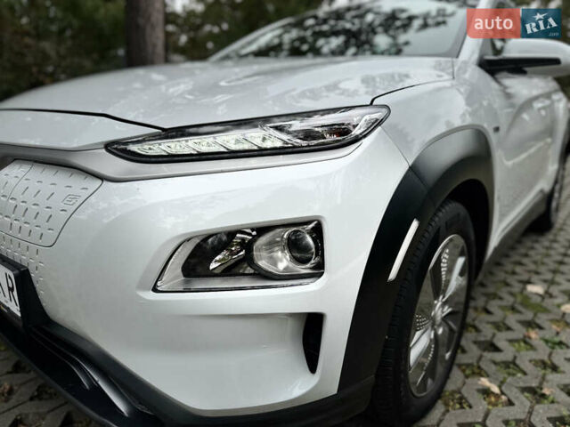 Белый Хендай Kona Electric, объемом двигателя 0 л и пробегом 103 тыс. км за 17999 $, фото 18 на Automoto.ua
