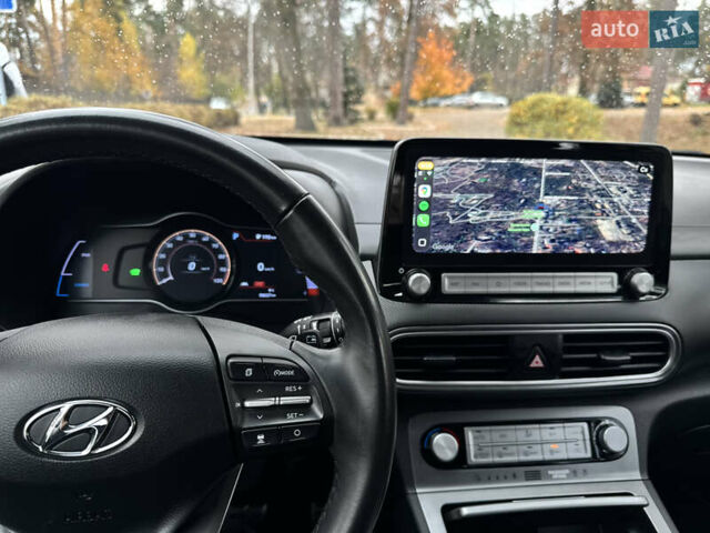 Белый Хендай Kona Electric, объемом двигателя 0 л и пробегом 58 тыс. км за 17499 $, фото 89 на Automoto.ua