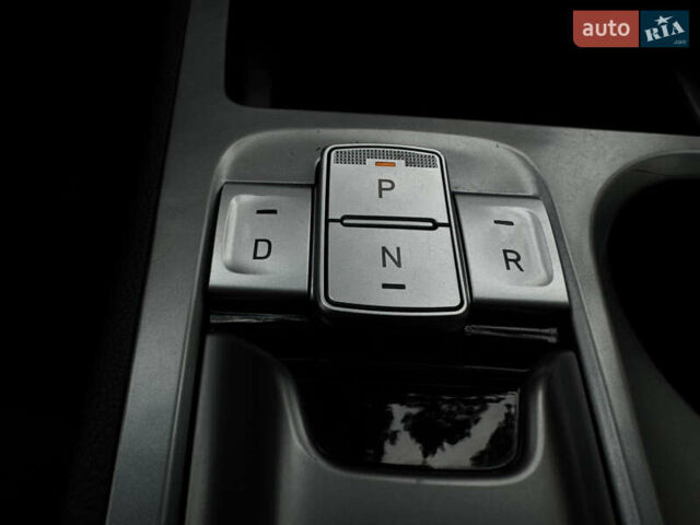 Белый Хендай Kona Electric, объемом двигателя 0 л и пробегом 103 тыс. км за 17999 $, фото 106 на Automoto.ua