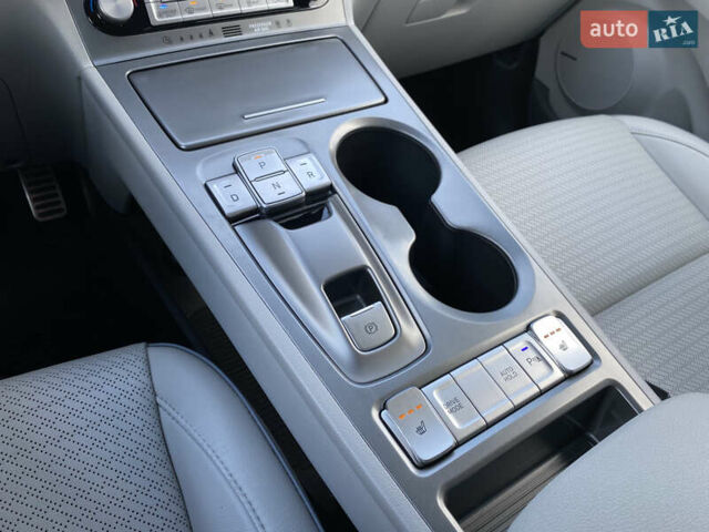 Білий Хендай Kona Electric, об'ємом двигуна 0 л та пробігом 115 тис. км за 18700 $, фото 65 на Automoto.ua