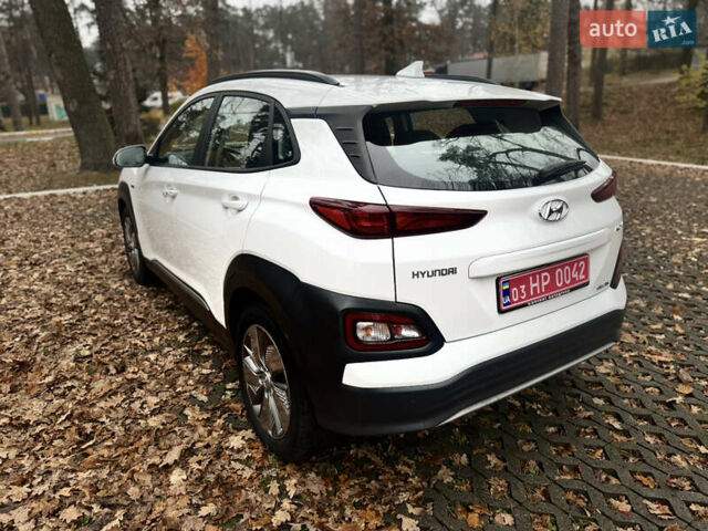 Белый Хендай Kona Electric, объемом двигателя 0 л и пробегом 59 тыс. км за 16900 $, фото 5 на Automoto.ua