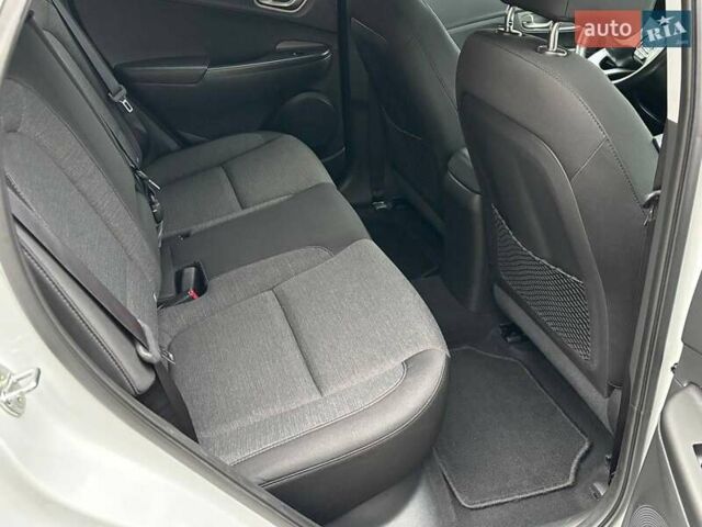 Білий Хендай Kona Electric, об'ємом двигуна 0 л та пробігом 102 тис. км за 15700 $, фото 21 на Automoto.ua