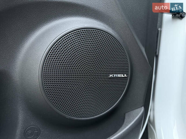 Белый Хендай Kona Electric, объемом двигателя 0 л и пробегом 96 тыс. км за 19500 $, фото 55 на Automoto.ua