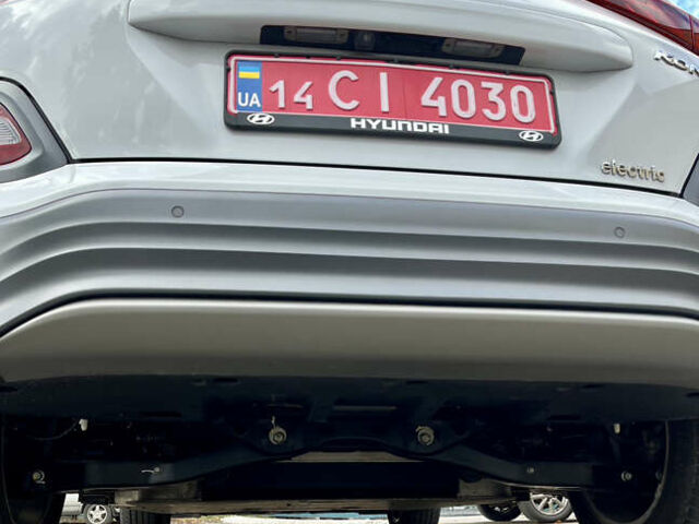 Белый Хендай Kona Electric, объемом двигателя 0 л и пробегом 115 тыс. км за 16900 $, фото 26 на Automoto.ua