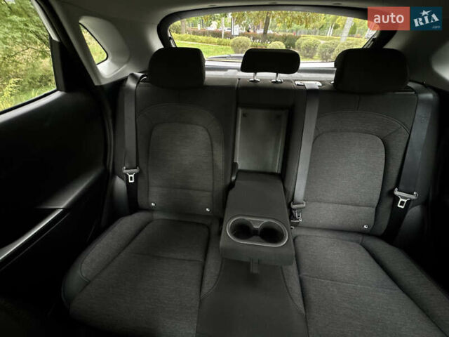 Белый Хендай Kona Electric, объемом двигателя 0 л и пробегом 103 тыс. км за 17999 $, фото 129 на Automoto.ua