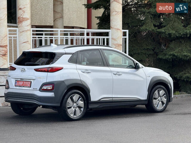 Белый Хендай Kona Electric, объемом двигателя 0 л и пробегом 150 тыс. км за 16960 $, фото 13 на Automoto.ua