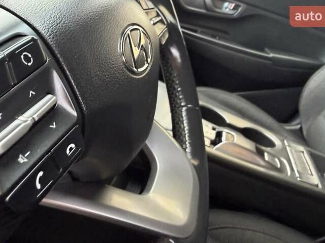 Білий Хендай Kona Electric, об'ємом двигуна 0 л та пробігом 64 тис. км за 14950 $, фото 88 на Automoto.ua