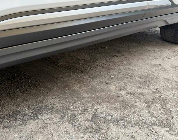 Білий Хендай Kona Electric, об'ємом двигуна 0 л та пробігом 64 тис. км за 14950 $, фото 27 на Automoto.ua