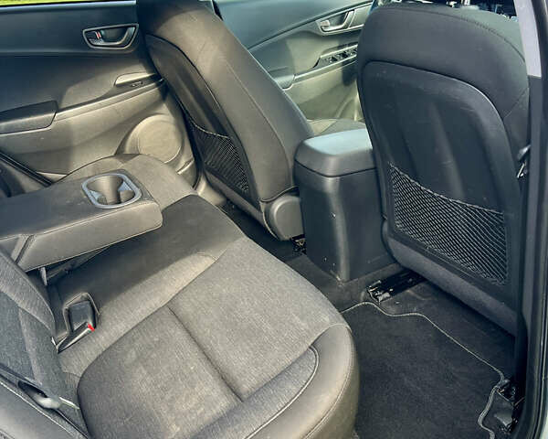 Белый Хендай Kona Electric, объемом двигателя 0 л и пробегом 115 тыс. км за 16900 $, фото 54 на Automoto.ua