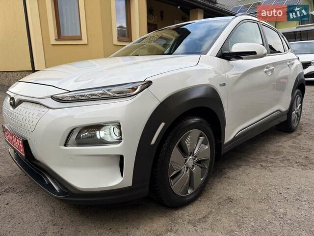 Білий Хендай Kona Electric, об'ємом двигуна 0 л та пробігом 64 тис. км за 14950 $, фото 1 на Automoto.ua