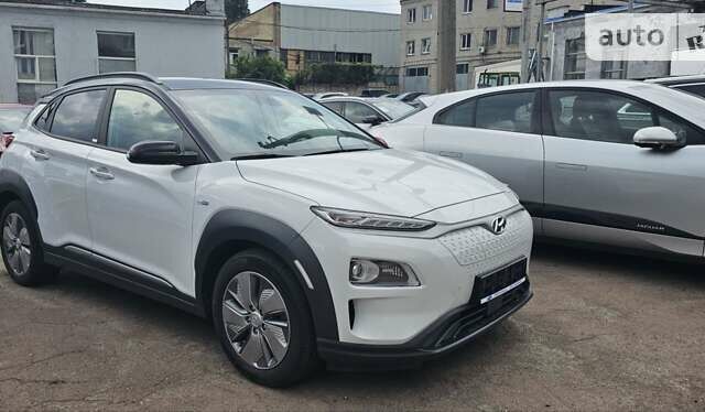 Белый Хендай Kona Electric, объемом двигателя 0 л и пробегом 50 тыс. км за 21500 $, фото 1 на Automoto.ua
