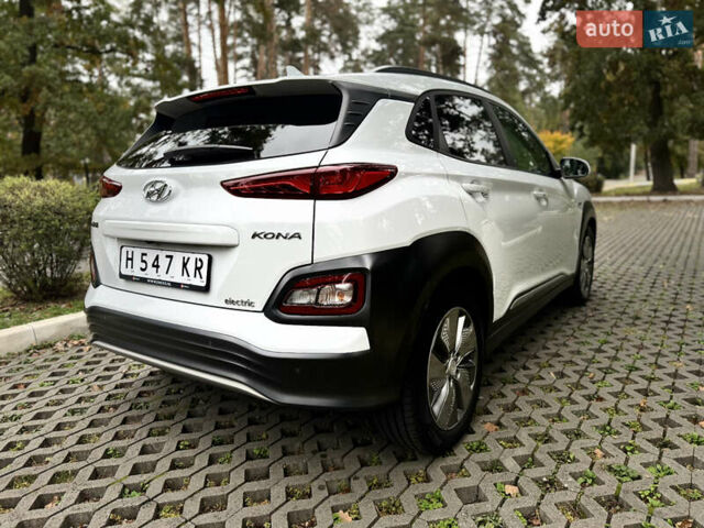 Белый Хендай Kona Electric, объемом двигателя 0 л и пробегом 103 тыс. км за 17999 $, фото 12 на Automoto.ua