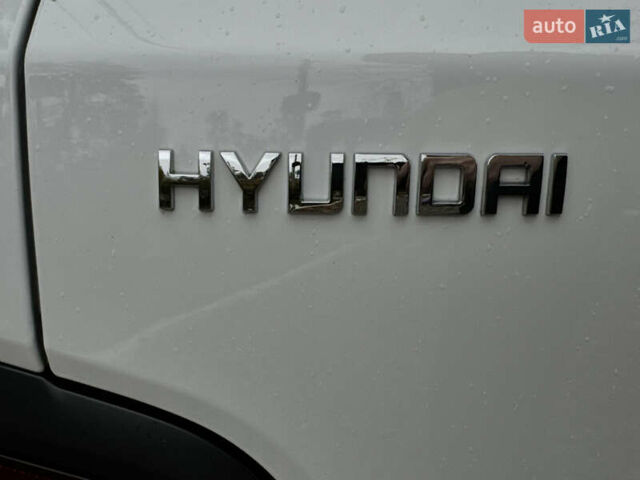 Белый Хендай Kona Electric, объемом двигателя 0 л и пробегом 58 тыс. км за 17499 $, фото 24 на Automoto.ua