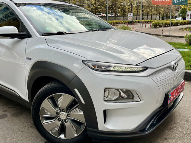 Белый Хендай Kona Electric, объемом двигателя 0 л и пробегом 115 тыс. км за 16900 $, фото 7 на Automoto.ua