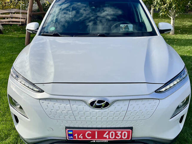 Белый Хендай Kona Electric, объемом двигателя 0 л и пробегом 115 тыс. км за 16900 $, фото 38 на Automoto.ua