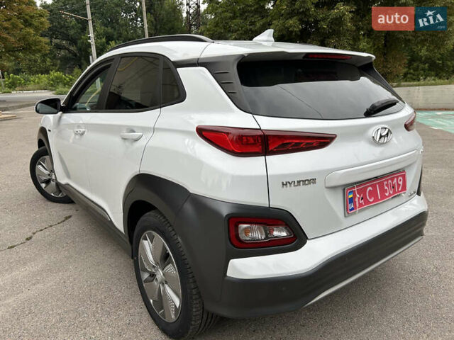 Білий Хендай Kona Electric, об'ємом двигуна 0 л та пробігом 56 тис. км за 14900 $, фото 6 на Automoto.ua