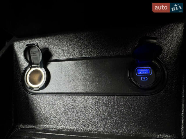 Белый Хендай Kona Electric, объемом двигателя 0 л и пробегом 103 тыс. км за 17999 $, фото 79 на Automoto.ua