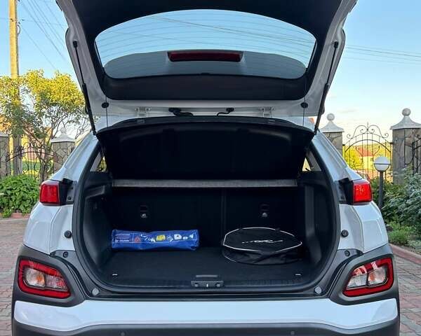 Білий Хендай Kona Electric, об'ємом двигуна 0 л та пробігом 87 тис. км за 17782 $, фото 18 на Automoto.ua