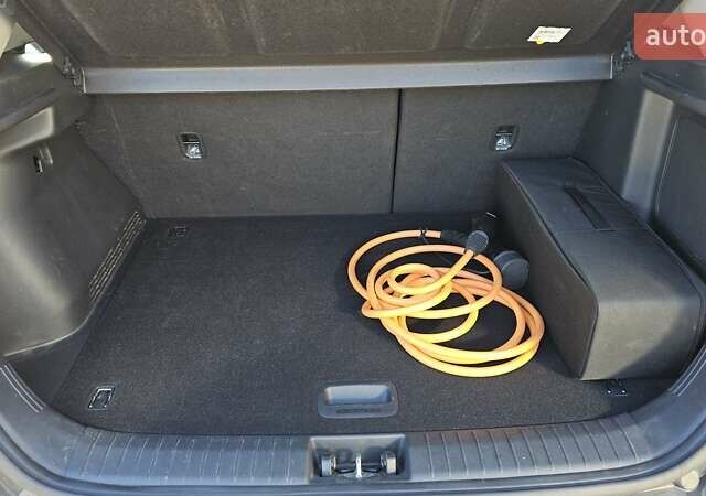 Белый Хендай Kona Electric, объемом двигателя 0 л и пробегом 44 тыс. км за 17450 $, фото 4 на Automoto.ua