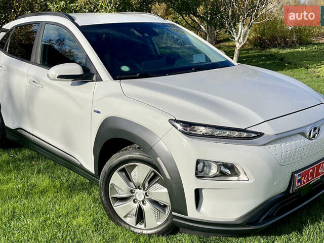 Белый Хендай Kona Electric, объемом двигателя 0 л и пробегом 115 тыс. км за 16900 $, фото 42 на Automoto.ua