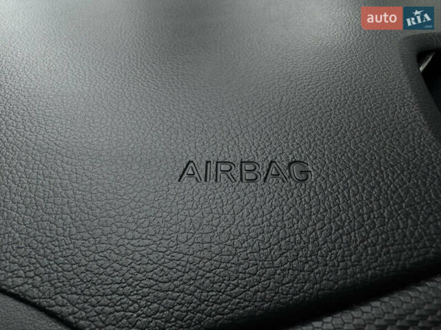 Белый Хендай Kona Electric, объемом двигателя 0 л и пробегом 103 тыс. км за 17999 $, фото 74 на Automoto.ua