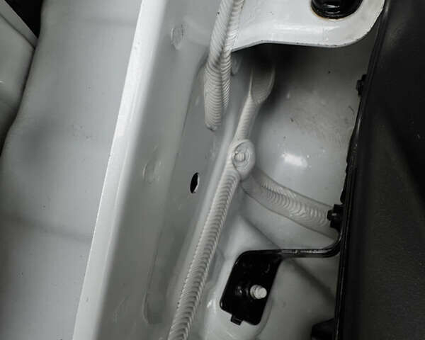 Белый Хендай Kona Electric, объемом двигателя 0 л и пробегом 103 тыс. км за 17999 $, фото 89 на Automoto.ua