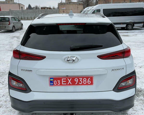 Белый Хендай Kona Electric, объемом двигателя 0 л и пробегом 81 тыс. км за 15300 $, фото 7 на Automoto.ua