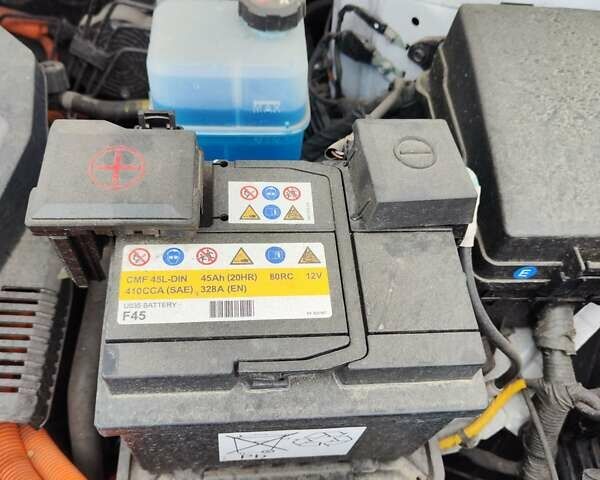 Белый Хендай Kona Electric, объемом двигателя 0 л и пробегом 65 тыс. км за 18700 $, фото 15 на Automoto.ua