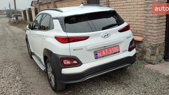 Білий Хендай Kona Electric, об'ємом двигуна 0 л та пробігом 59 тис. км за 23500 $, фото 10 на Automoto.ua