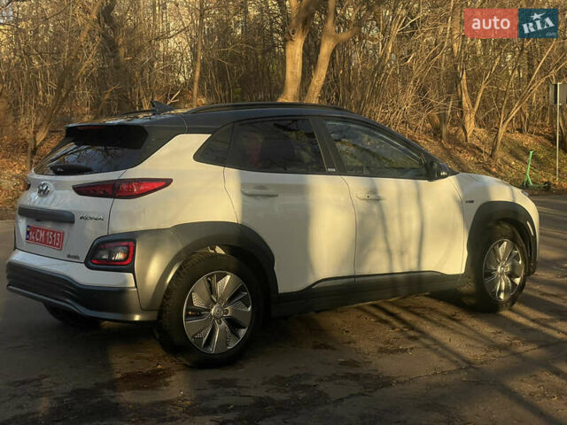 Білий Хендай Kona Electric, об'ємом двигуна 0 л та пробігом 125 тис. км за 17800 $, фото 4 на Automoto.ua