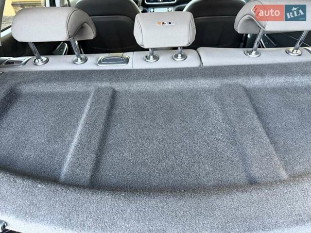 Білий Хендай Kona Electric, об'ємом двигуна 0 л та пробігом 64 тис. км за 14950 $, фото 121 на Automoto.ua