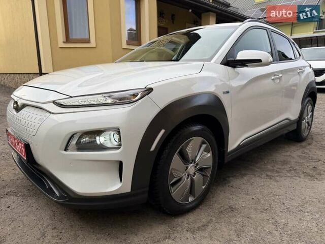 Білий Хендай Kona Electric, об'ємом двигуна 0 л та пробігом 64 тис. км за 14950 $, фото 13 на Automoto.ua