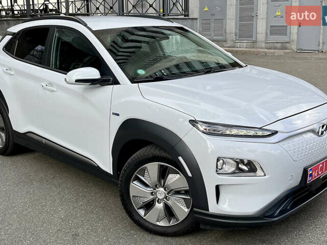 Белый Хендай Kona Electric, объемом двигателя 0 л и пробегом 115 тыс. км за 16900 $, фото 1 на Automoto.ua