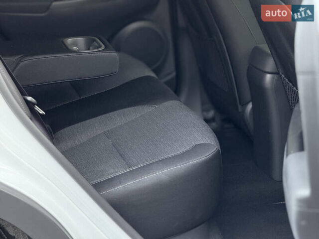 Белый Хендай Kona Electric, объемом двигателя 0 л и пробегом 150 тыс. км за 16960 $, фото 36 на Automoto.ua