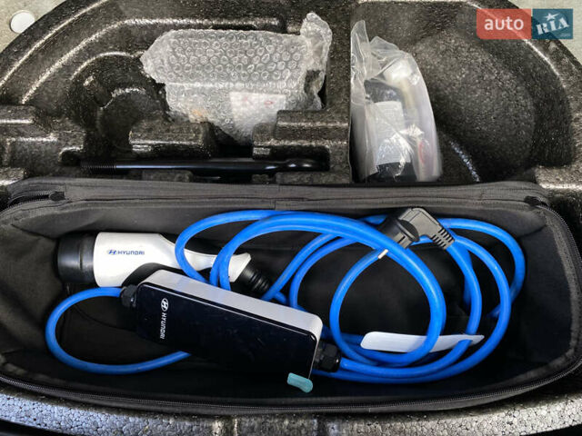 Білий Хендай Kona Electric, об'ємом двигуна 0 л та пробігом 115 тис. км за 18700 $, фото 80 на Automoto.ua