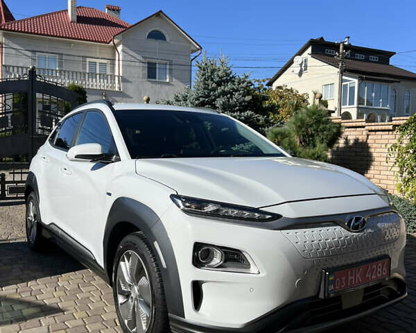 Белый Хендай Kona Electric, объемом двигателя 0 л и пробегом 88 тыс. км за 17900 $, фото 5 на Automoto.ua