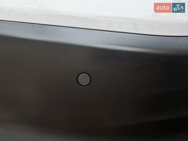 Белый Хендай Kona Electric, объемом двигателя 0 л и пробегом 59 тыс. км за 16900 $, фото 20 на Automoto.ua