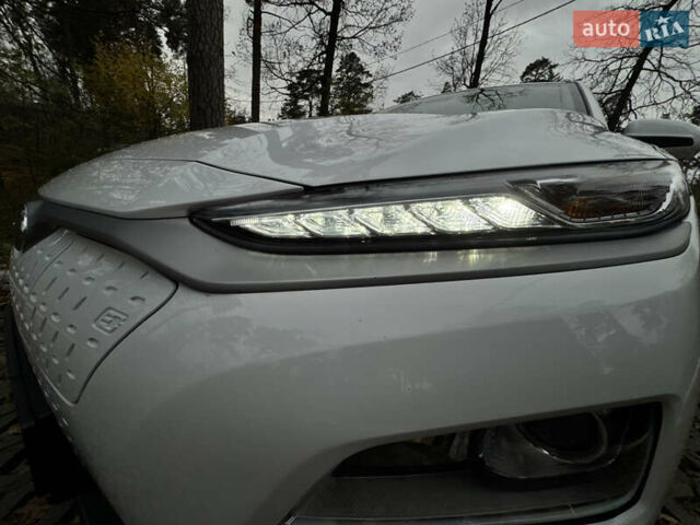 Белый Хендай Kona Electric, объемом двигателя 0 л и пробегом 58 тыс. км за 17499 $, фото 17 на Automoto.ua