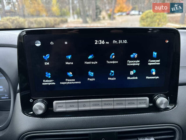 Белый Хендай Kona Electric, объемом двигателя 0 л и пробегом 58 тыс. км за 17499 $, фото 110 на Automoto.ua