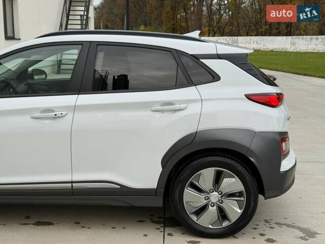 Белый Хендай Kona Electric, объемом двигателя 0 л и пробегом 96 тыс. км за 19500 $, фото 27 на Automoto.ua